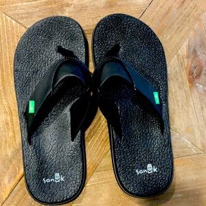 Sanuk size 10 sandals